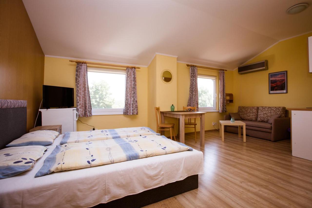 Penzion Adriana Патинце Экстерьер фото